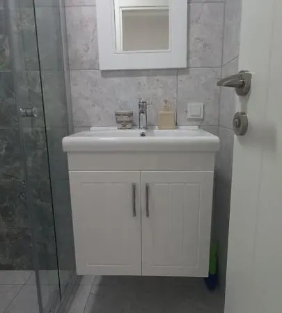 Apartment Rahat Ev *